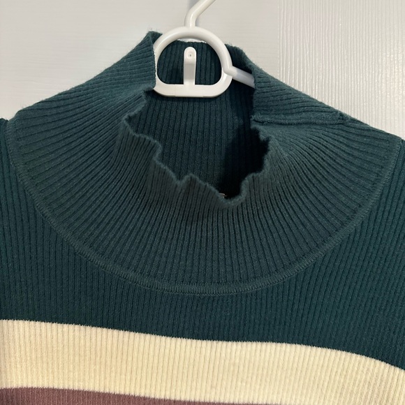 143 Story by Line Up Turtleneck Sweater - Picture 4 of 6